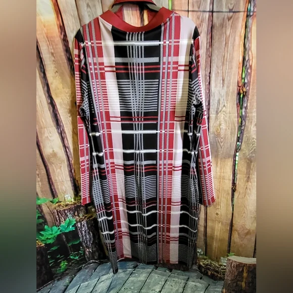 Plaid V-Neck Dress - Red and Black - Picture 2 of 4